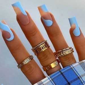 Meet your Posher, Mahsa